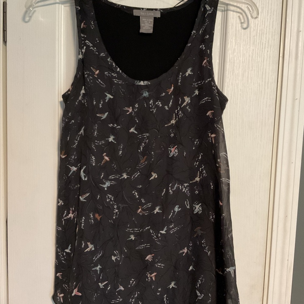 Su & Lola Sleeveless Tunic Women Sz S Black w/Bird Pattern,Tie Close on the Back